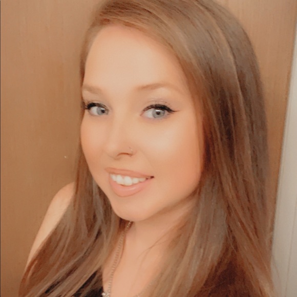 COPY - Meet your Posher, Cassie - Picture 3 of 5